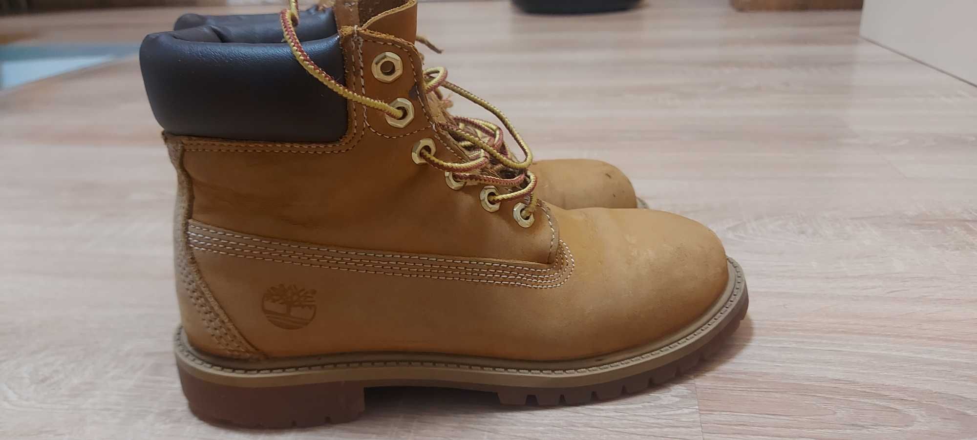 Ghete / Bocanci Timberland marime 36.5-37 Piele Intoarsa