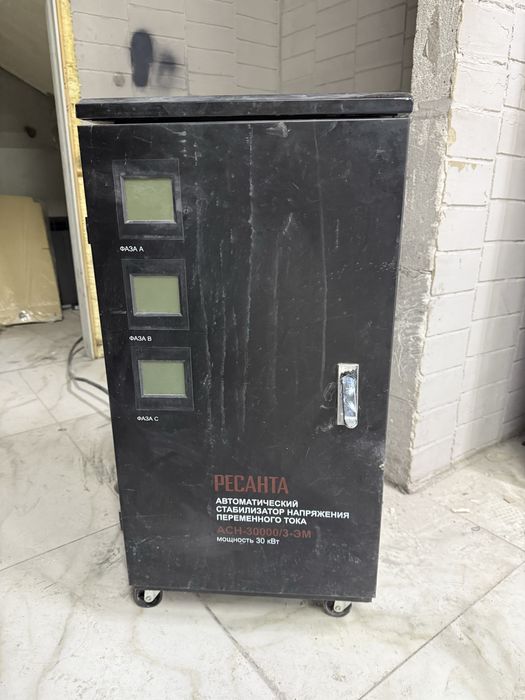 Стабилизатор напряжения Ресанта ACH-30000/3-ЭМ