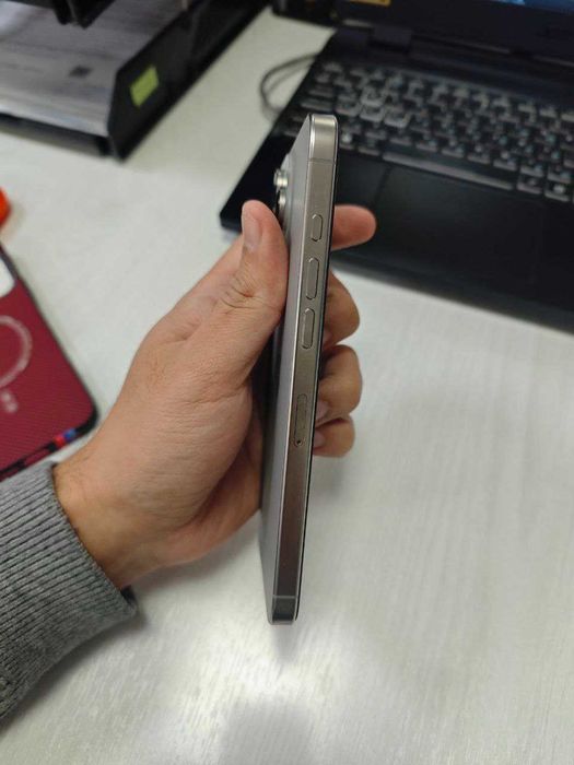 iPhone 16 pro max 256 desert titanium