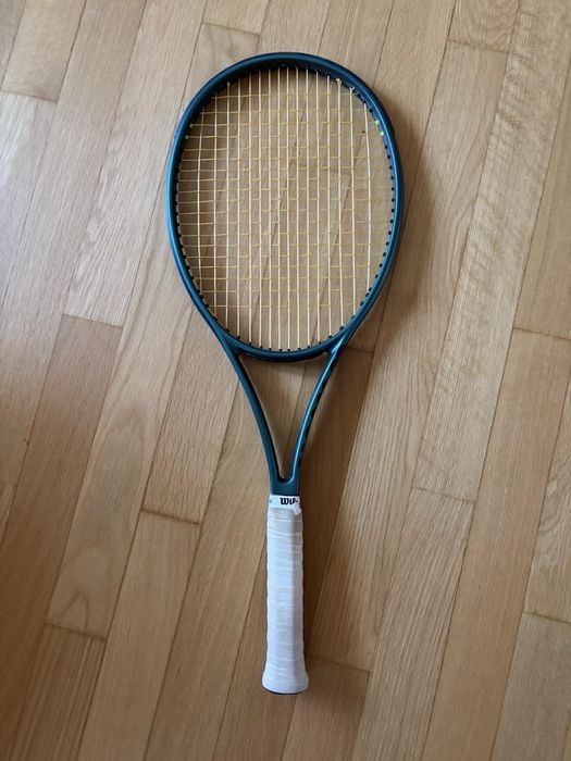 Тенис ракета WILSON BLADE V9