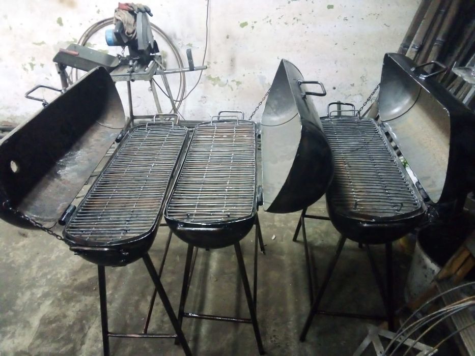 Grătar de curte cu capac