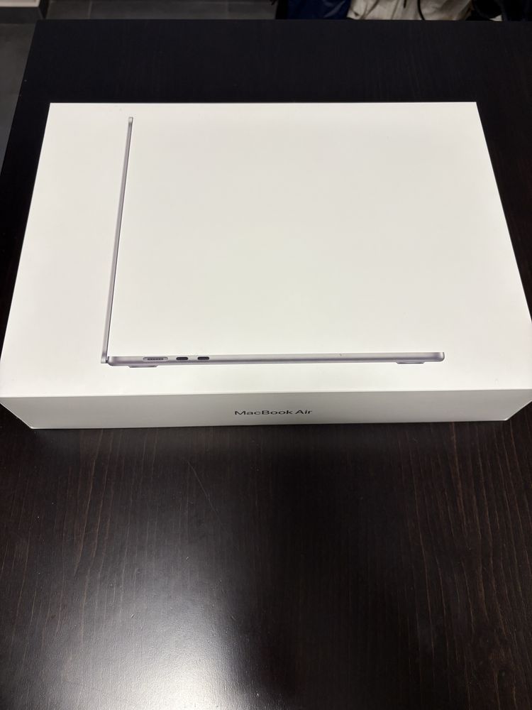 MacBook Air M3 чип с Гаранция - 15 инчов модел 2024