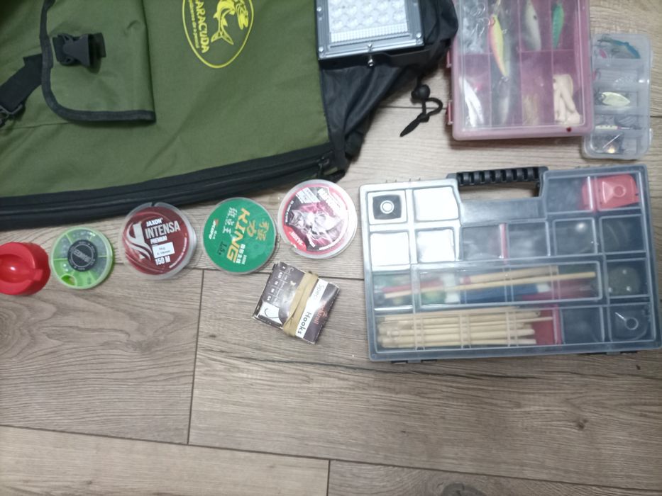 Vînd scule și accesorii de pescuit
