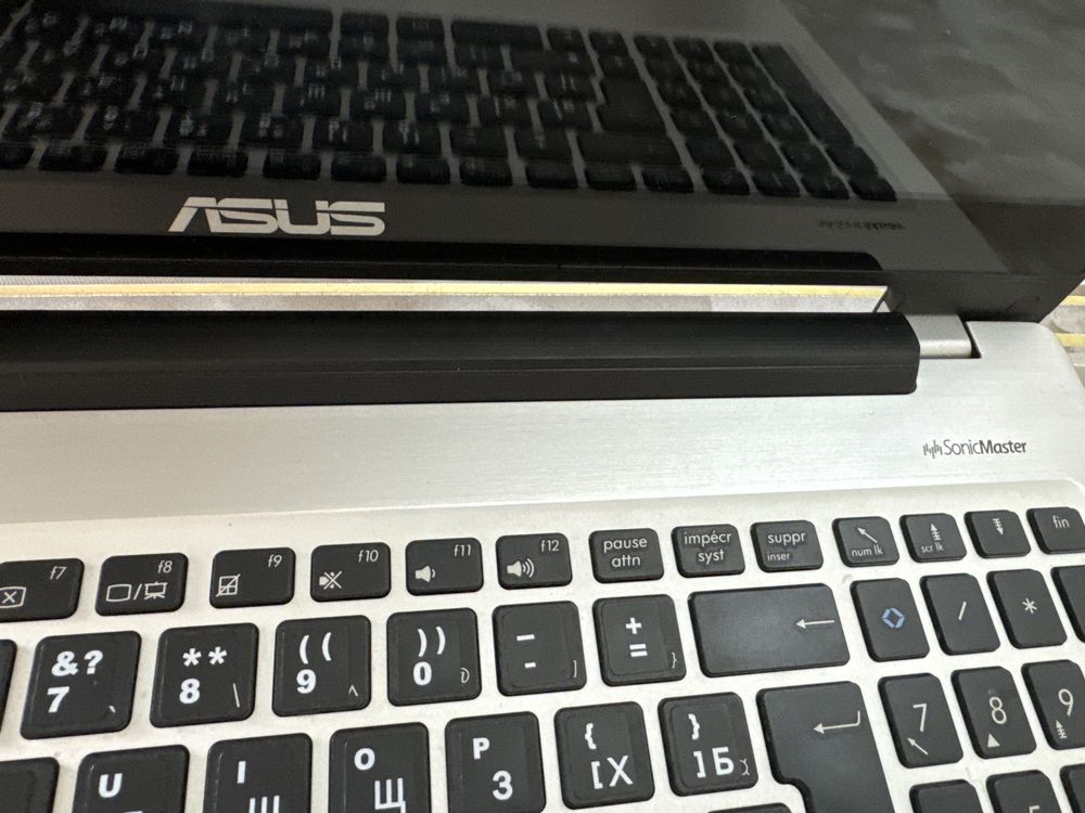 Ноутбук ASUS сотилади.  Сенсор.Холати ало даражада.