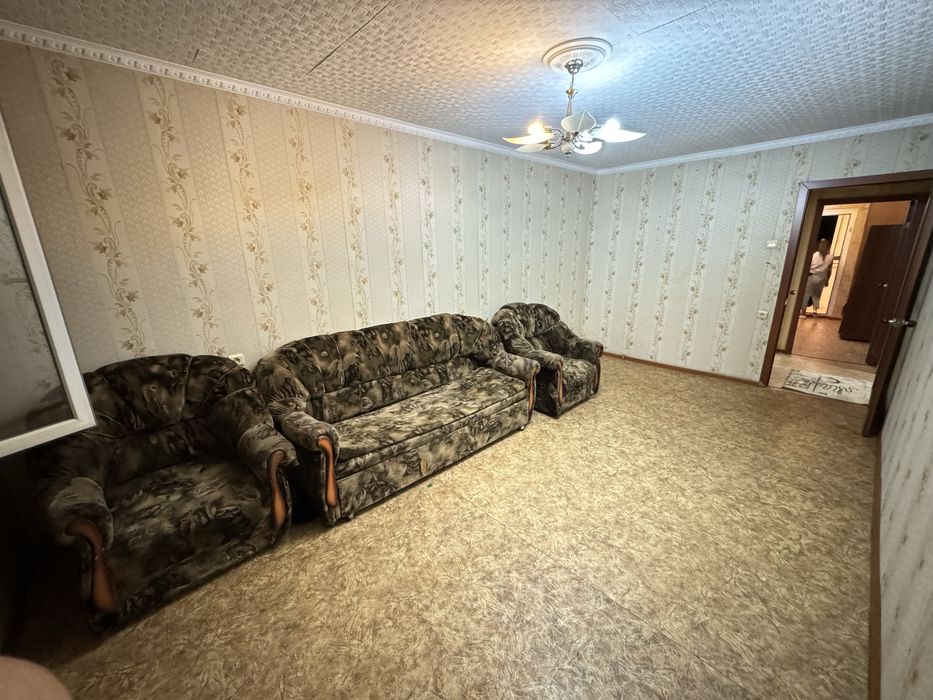 Диван с креслами.
