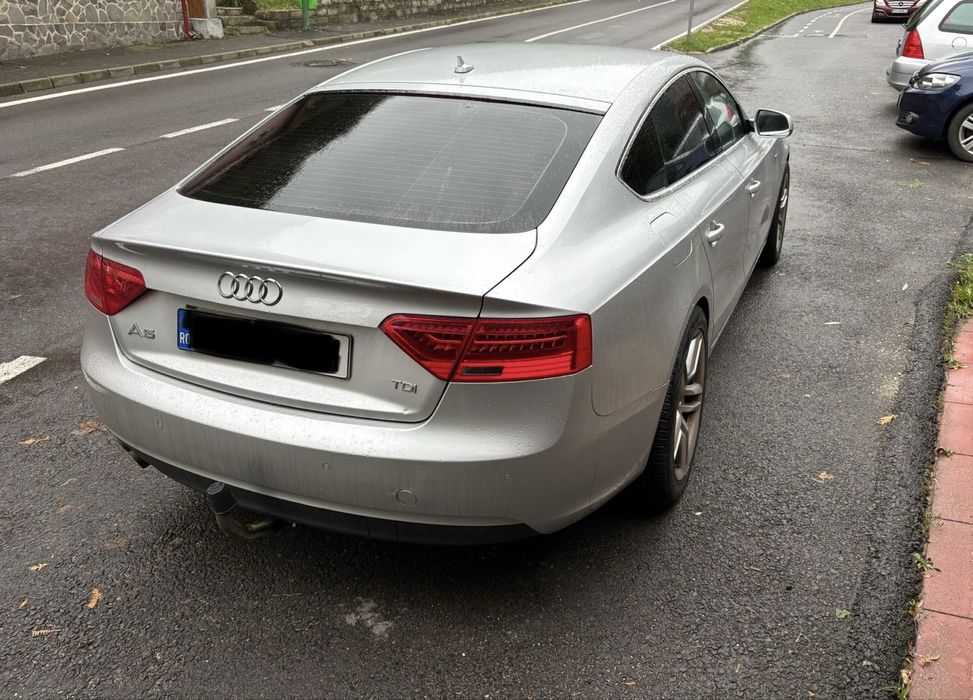 Audi a5 usor avariat