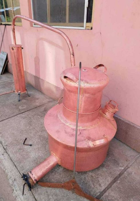 Vand Cazan de tuica din cupru (arama) de diferite modele si dimensiuni