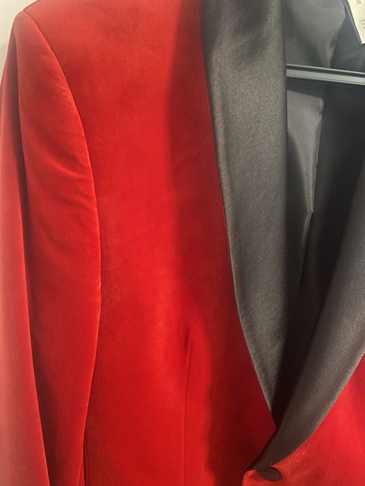 Sacou Zara catifea rosie revere saten negru, marimea 48