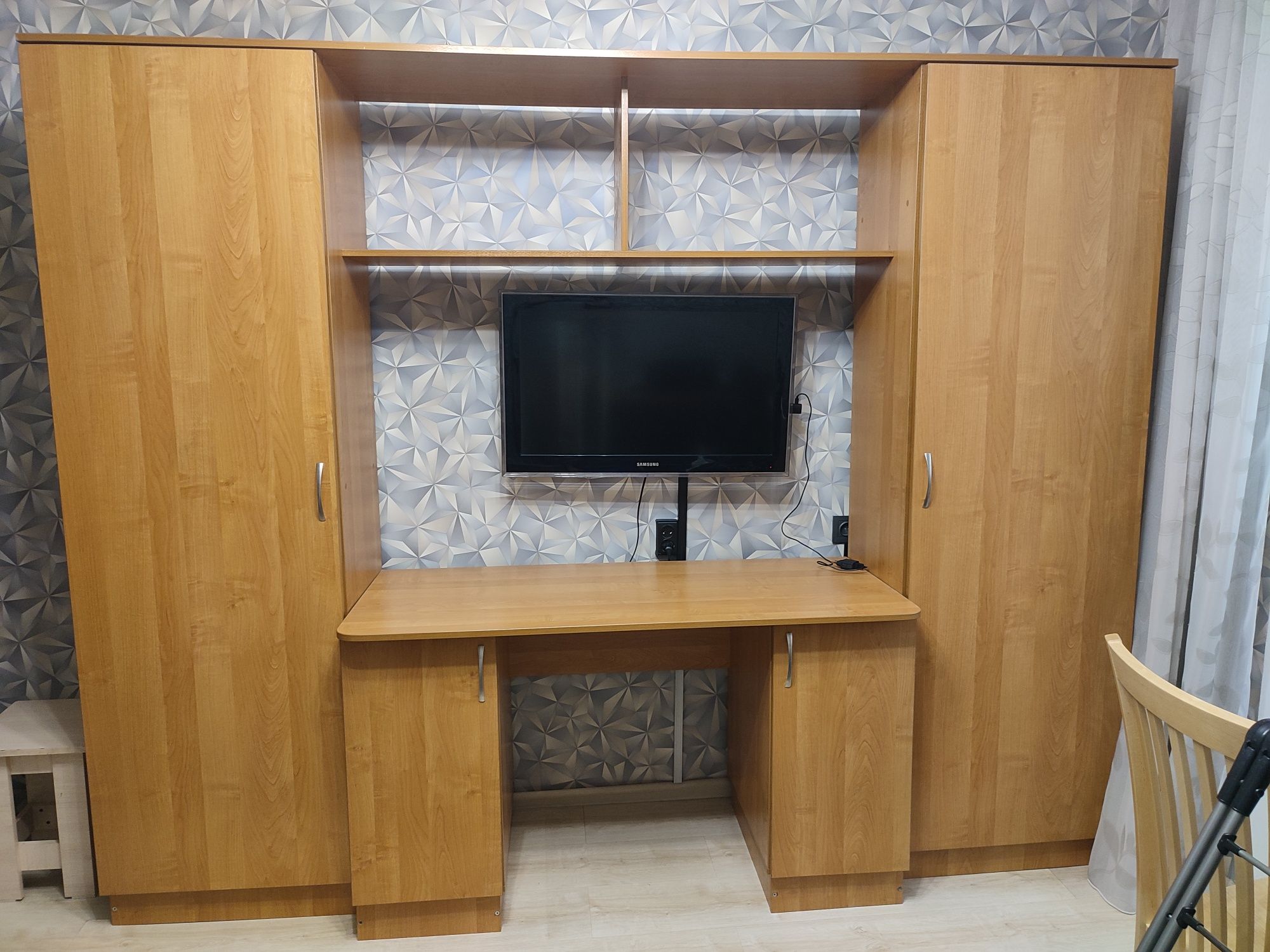 Продам шкафы и стол, мебельный комплект