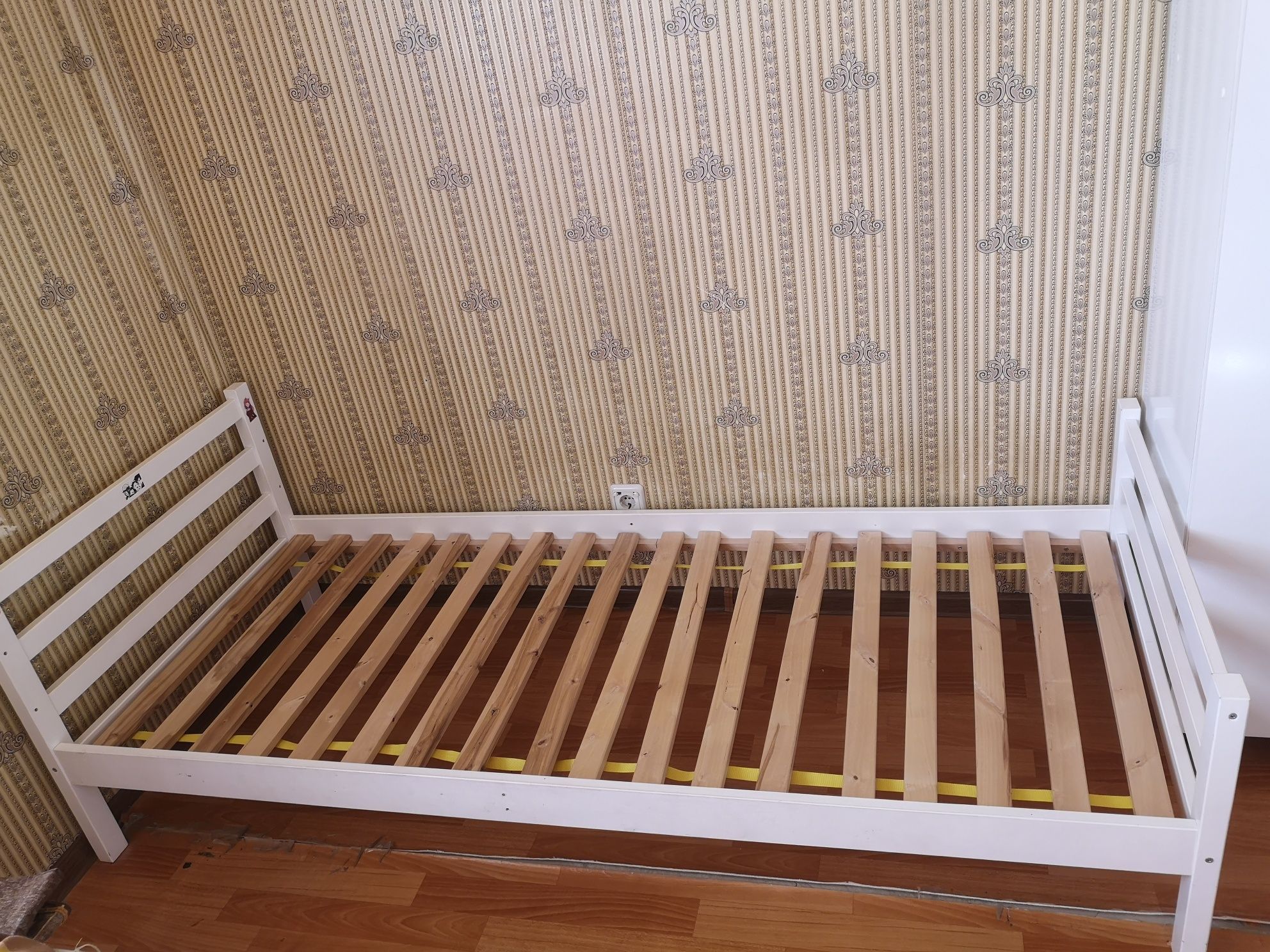 Продам односпальную детскую кровать