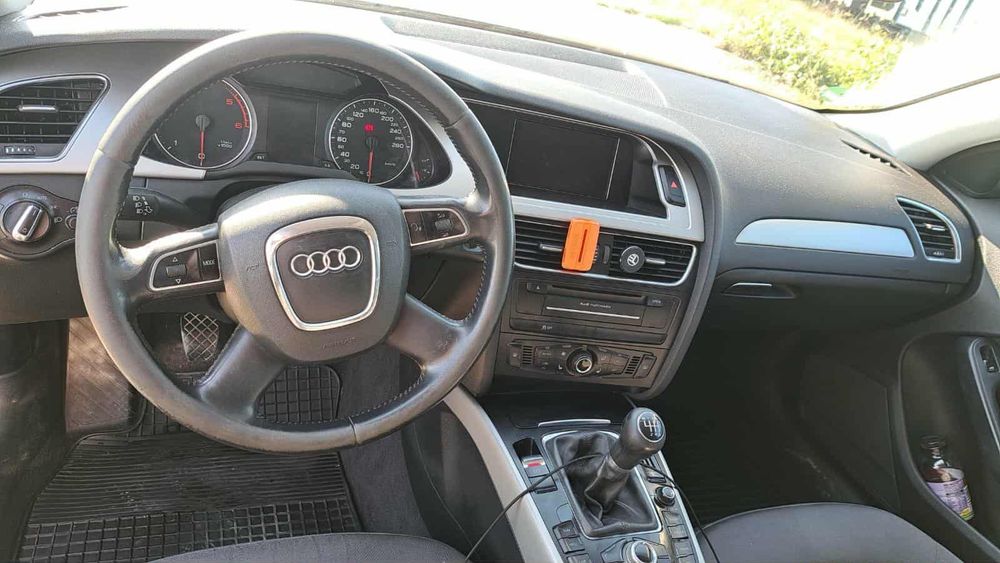 Vând Audi A4 B8 (2012)