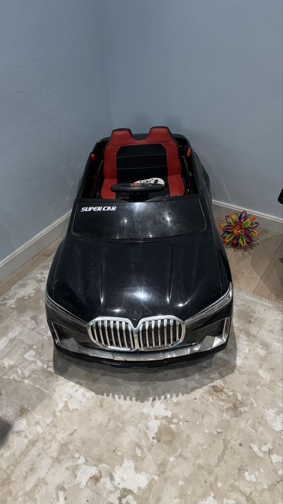 Продам детскую машину. BMW. Нужно менять аккаммулятор.