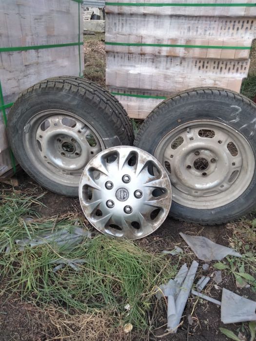Продам комплект зимних колёс