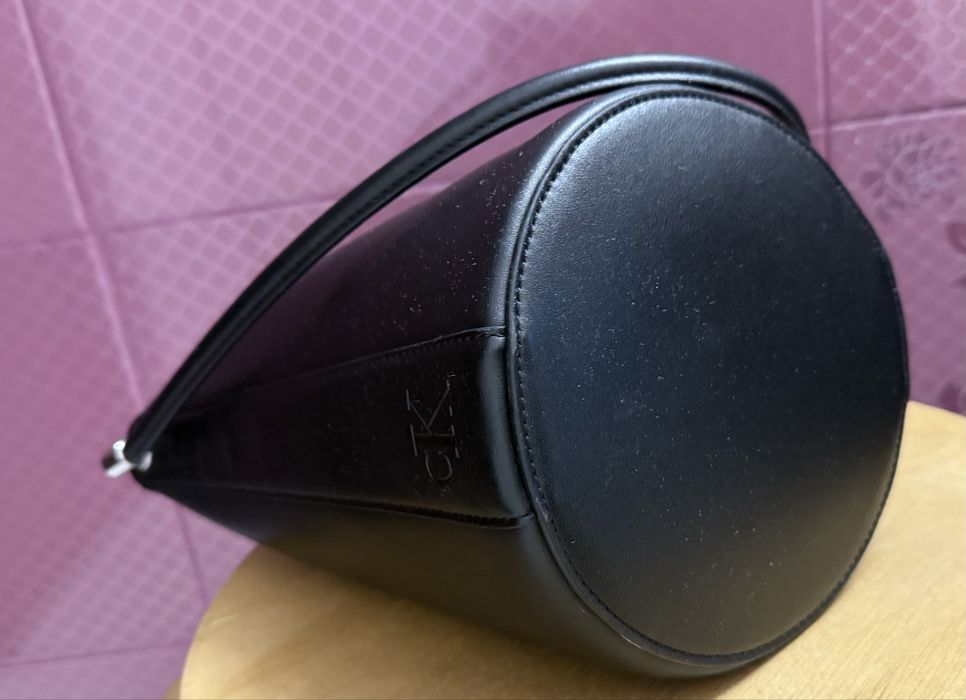 Geanta tip bucket bag, Calvin Klein, fara defecte