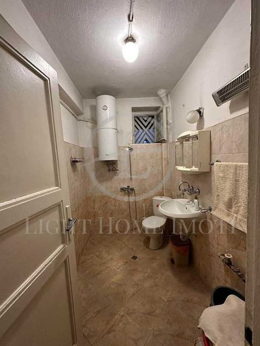 Продава се Двустаен апартамент в Пловдив, Център - 75 кв.м за 1812 €/кв.м - Снимка #4