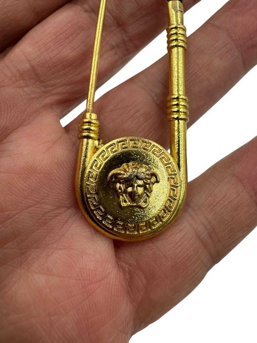 Versace оригинална брошка