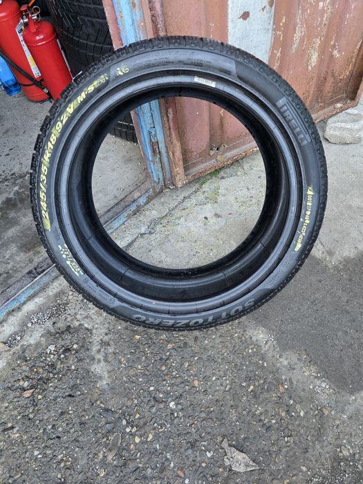 Anvelope Iarnă 245.35.18 Pirelli Runflet An 2018