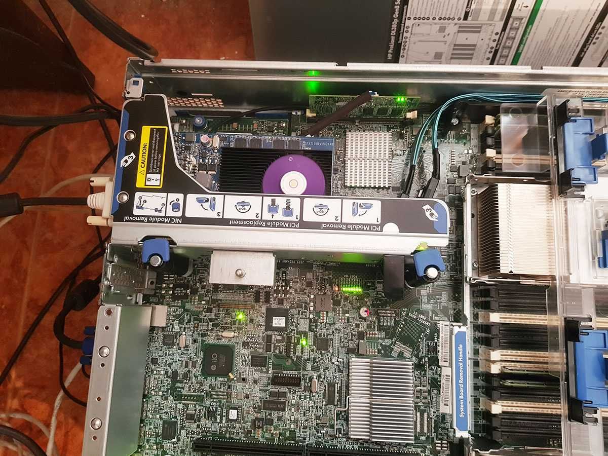 HP ProLiant DL380Gen8 2x XEON 48 ядрен компютър с Windows 10,GPU GT220