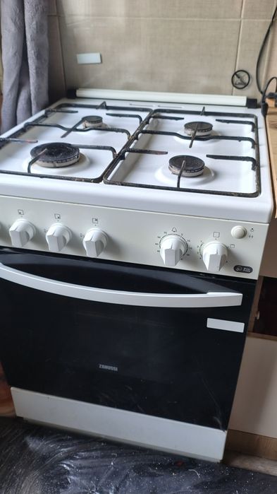 Aragaz zanussi cu grill si aprindere electrica