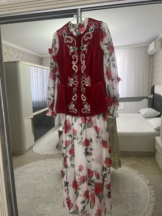 Кажекей и платье в хорошем состоянии