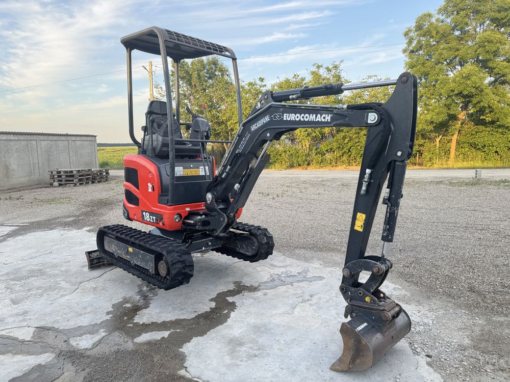 Miniexcavator Eurocomach 18zt  ,1800 kg . Jcb, caterpilar .
