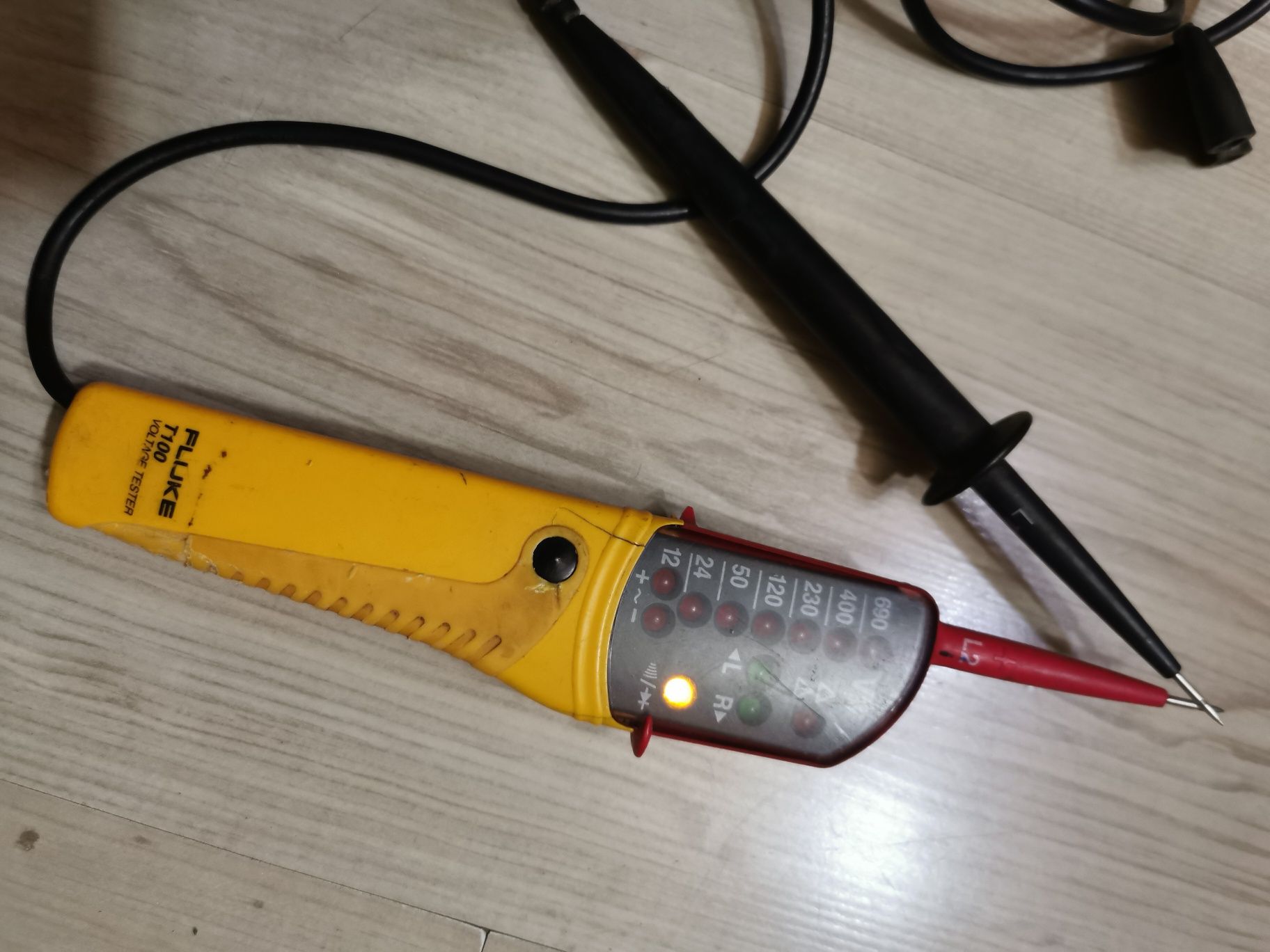 Tester electricitate Fluke