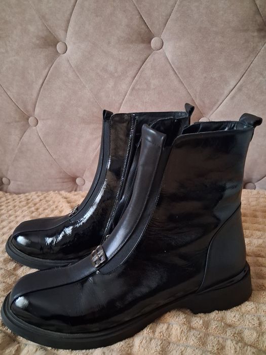 Продам кожанные сапоги