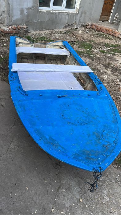 Продам лодку вега с мотором москва 10 м