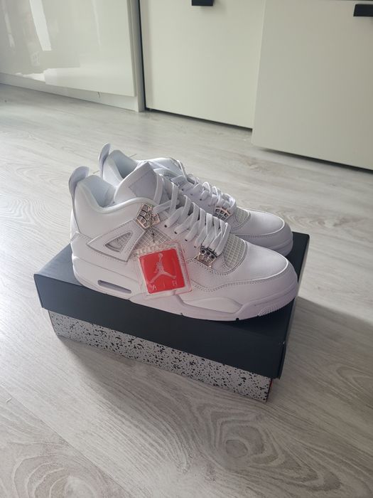 Air Jordan 4 "White Oreo"