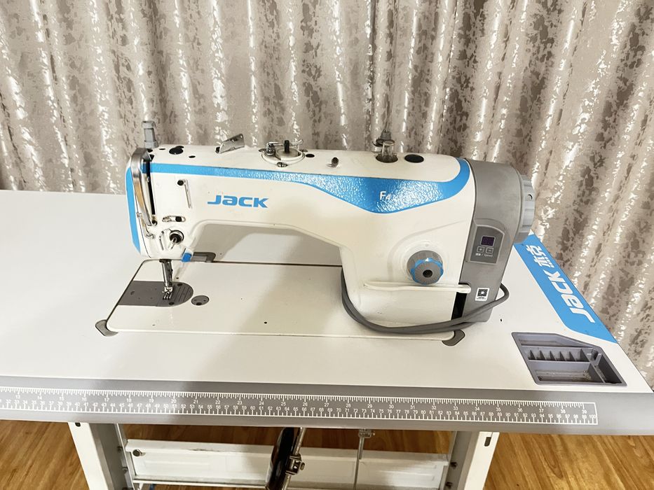 Продам швейную машинку Jack 4 срочно