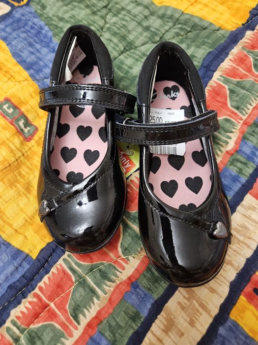 Нови обувки Кларкс