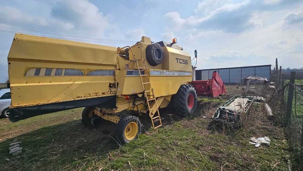 Combină de recoltat cereale New Holland TC56