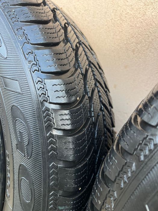Anvelope/ cauciucuri cu jenti de iarnă 185 65 R15 puțin folosite