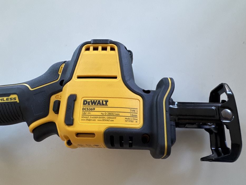 Fierăstrău compact tip sabie Dewalt DCS369N 18V XR motor fără perii