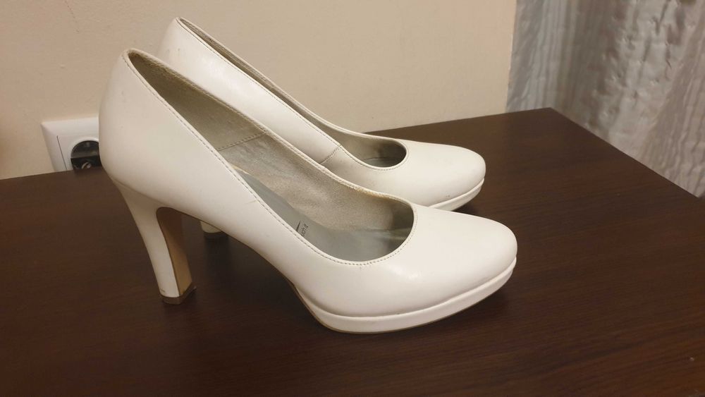 Обувки дамски бели