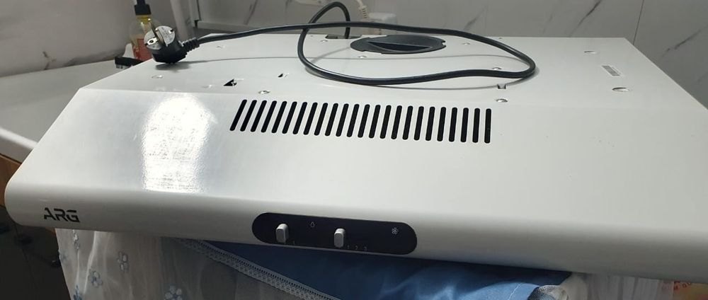 Продам кухонную вытяжку