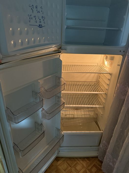 Продается свой холодильник Vestel  в хорошем и рабочем состоянии