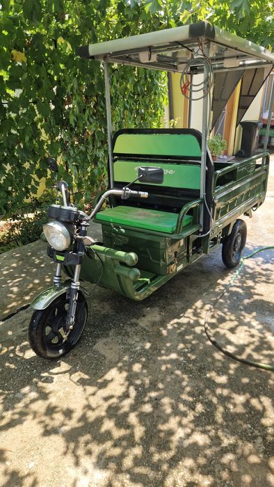 Triciclu electric cu panou solar