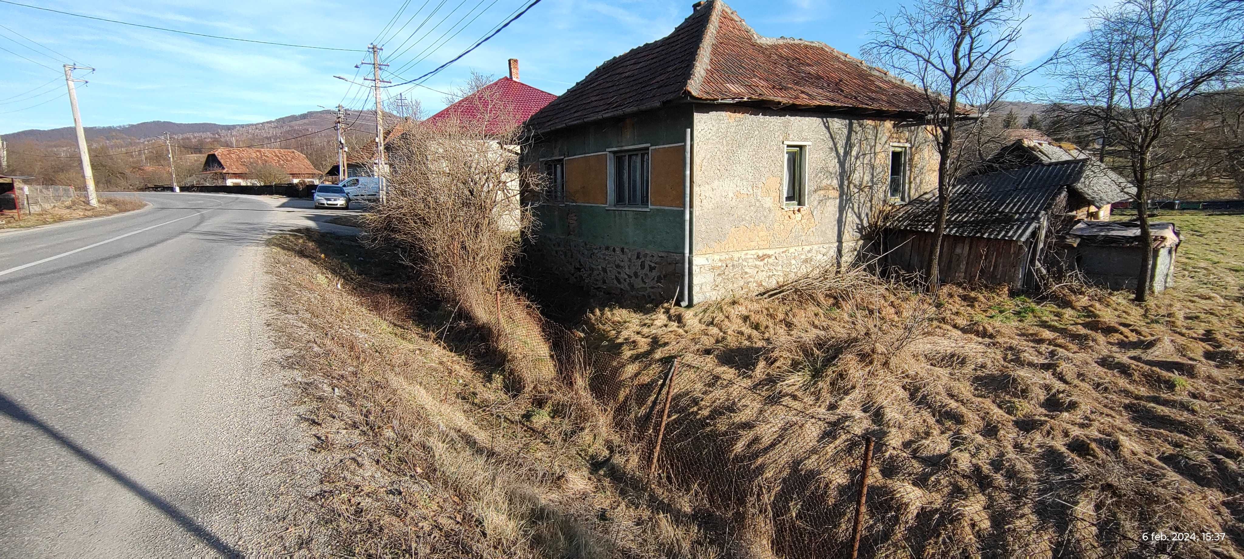 Casa de vînzare ..sat Vinatori com.ciucea  cu acte în regula