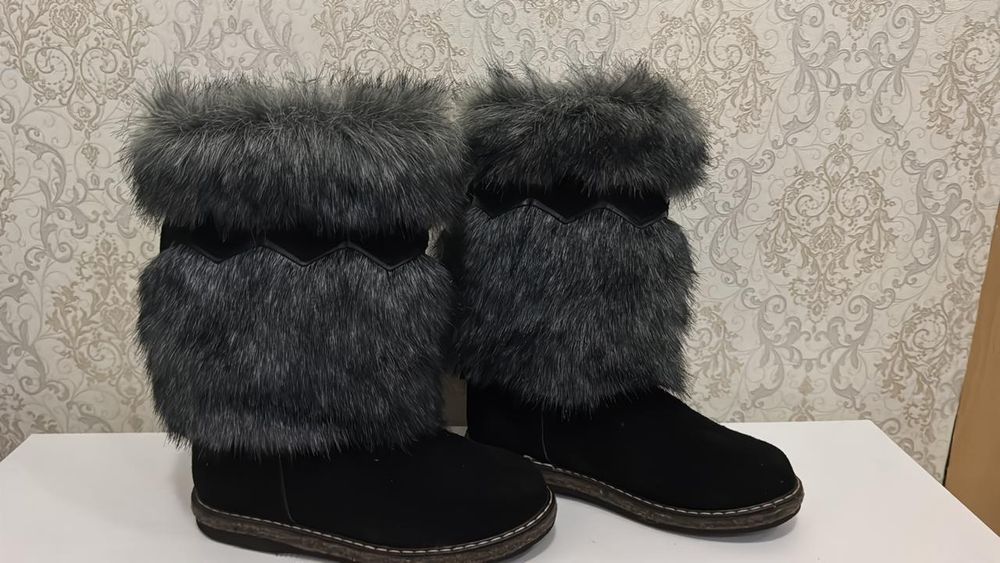 Теплые новые Унты