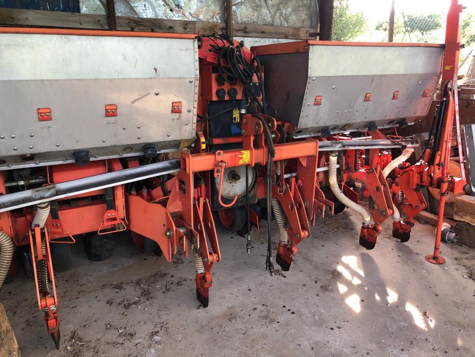 Semănătoare pentru porumb și grâu