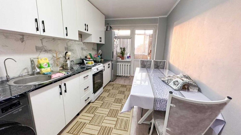 Продам четырехкомнатную квартиру в центре Константин Империя