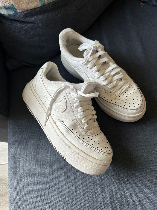 Продавам оригинални обувки на NIKE 38 номер 24,5 см стелка .