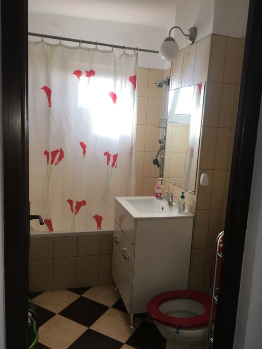 Proprietar vand apartament 3 camere, aproape de centru si facultati
