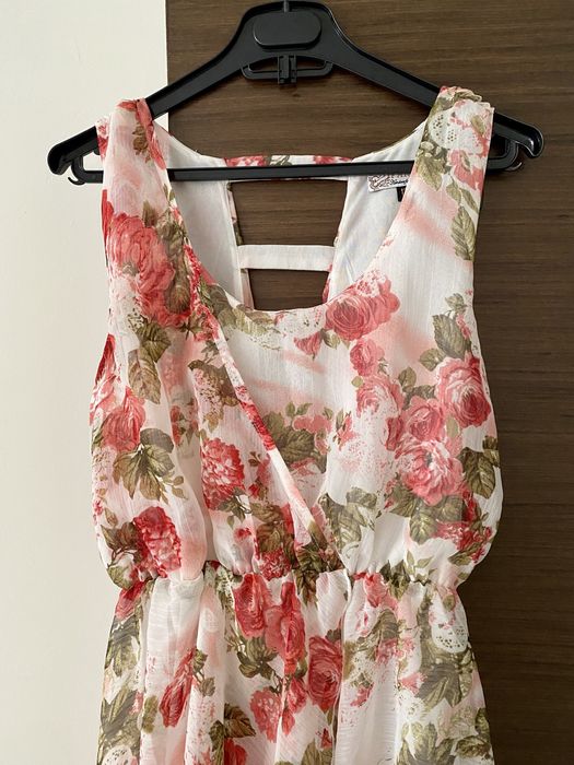 Рокля на розови рози / цветя