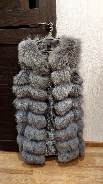 Продам меховую жилетку в хорошем состоянии,  85 см