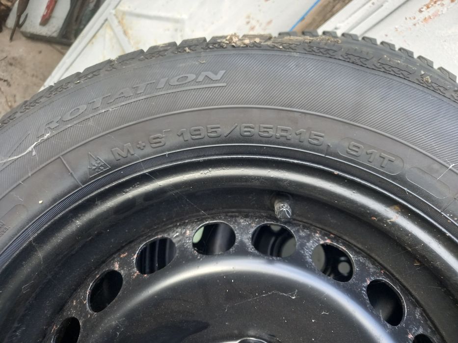Vând roti iarna195/65 r15
