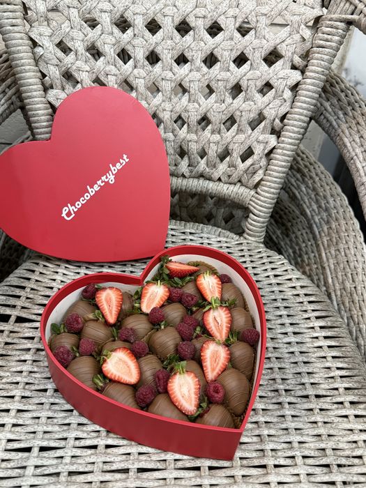 Клубника в шоколаде подарок 1 октября