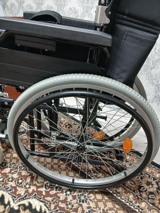 Продам инвалидную коляску