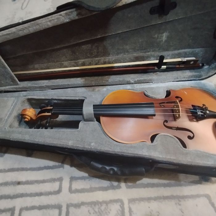 Скрипка 3/4 в отличном состоянии